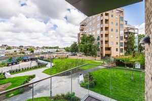 Photo 1- click for photo gallery